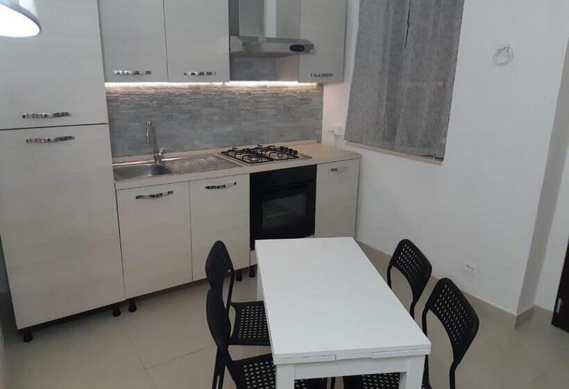 Апартаменты 1 Спальня, Lutri Home
