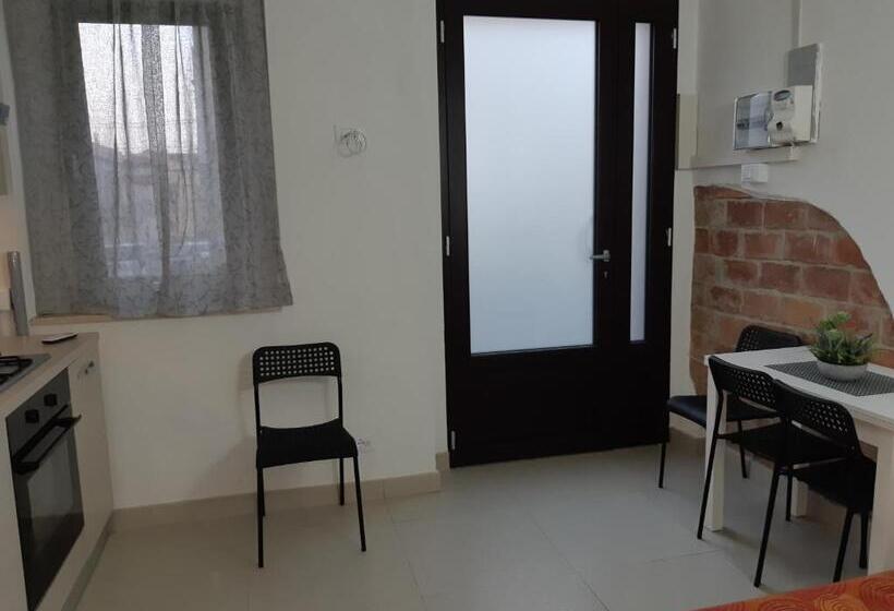 Апартаменты 1 Спальня, Lutri Home