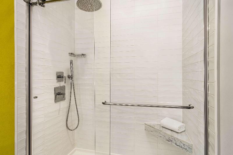 身障者適用キングサイズベッドルーム, Hilton Motif Seattle
