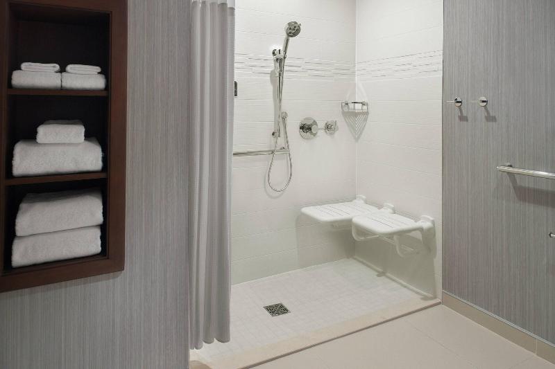 带大床的标准工作室, Residence Inn By Marriott Lexington City Center