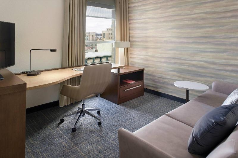带大床的标准工作室, Residence Inn By Marriott Lexington City Center