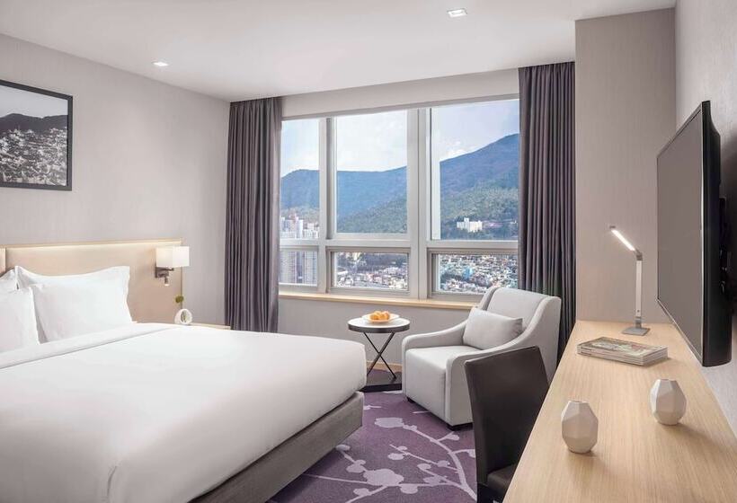 Номер Deluxe Вид на Горы, Avani Central Busan