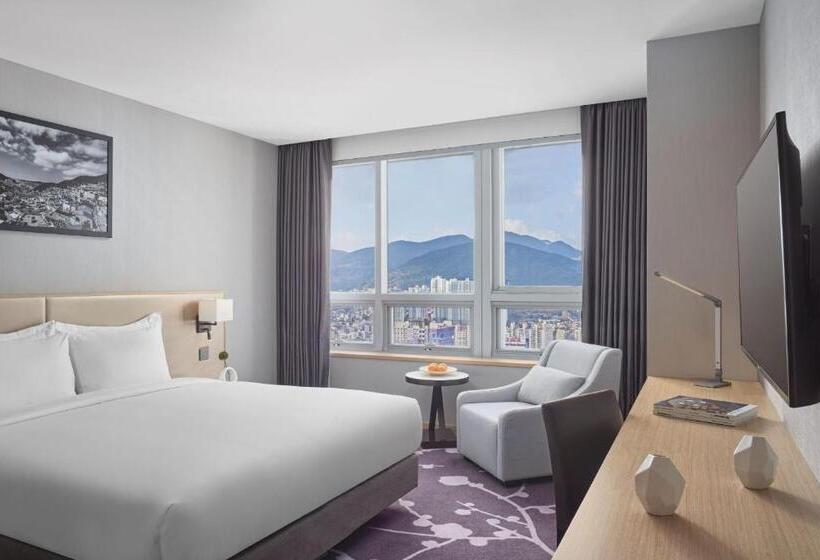Номер Deluxe Кровать Кинг Вид на Город, Avani Central Busan
