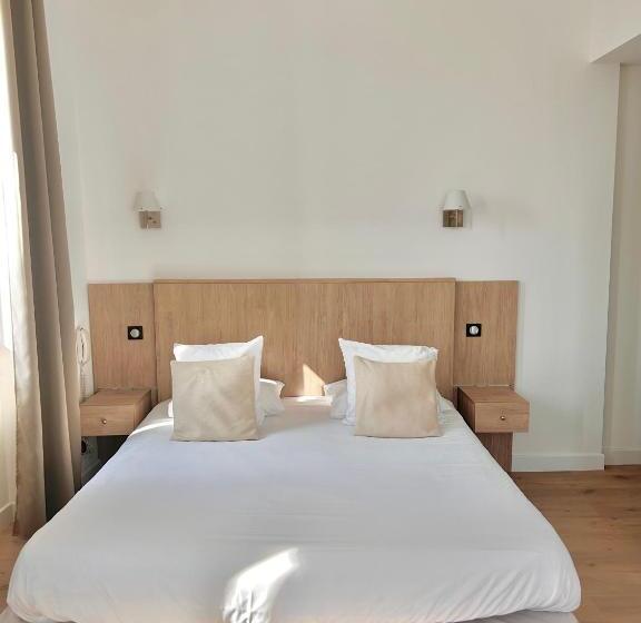 Номер Комфорт, Hôtel Les Deux Coteaux