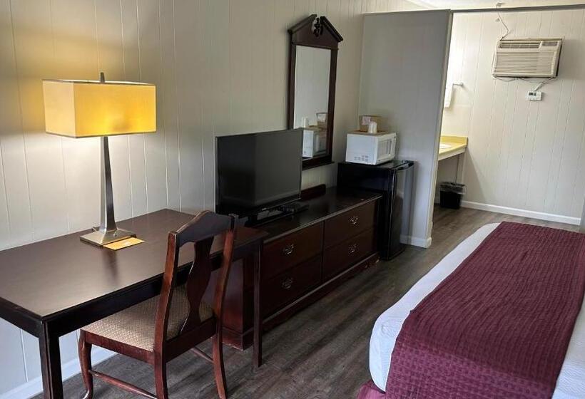 Номер Deluxe Кровать Кинг, Colonial Inn Franklin Under New Management