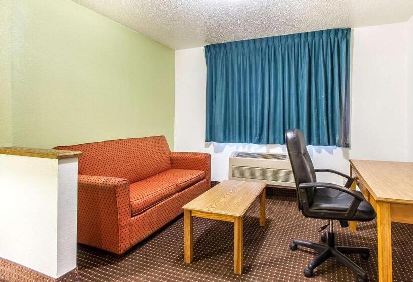 キングサイズベッドのスイートルーム, Econo Lodge & Suites