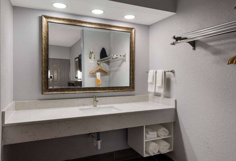 اتاق استاندارد, Quality Inn Near Casinos And Convention Center