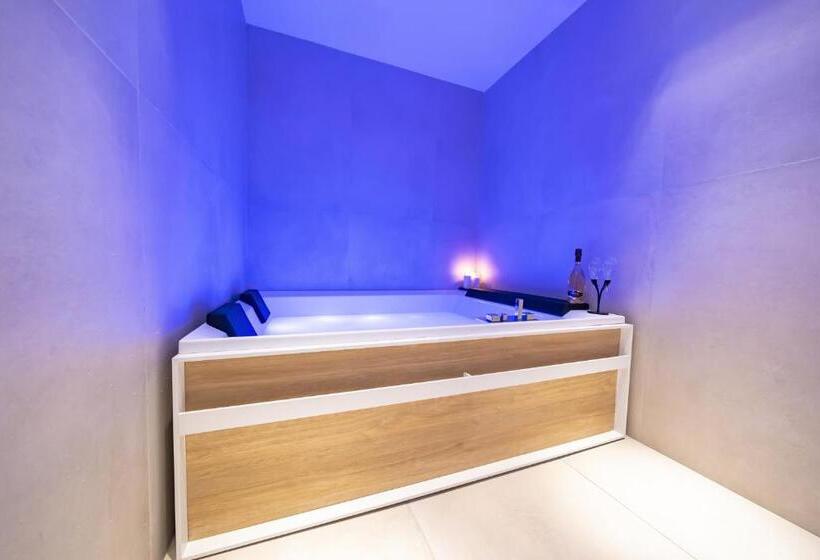 سوئیت با وان آب گرم, Elite Accommodations & Hydromassage Pool