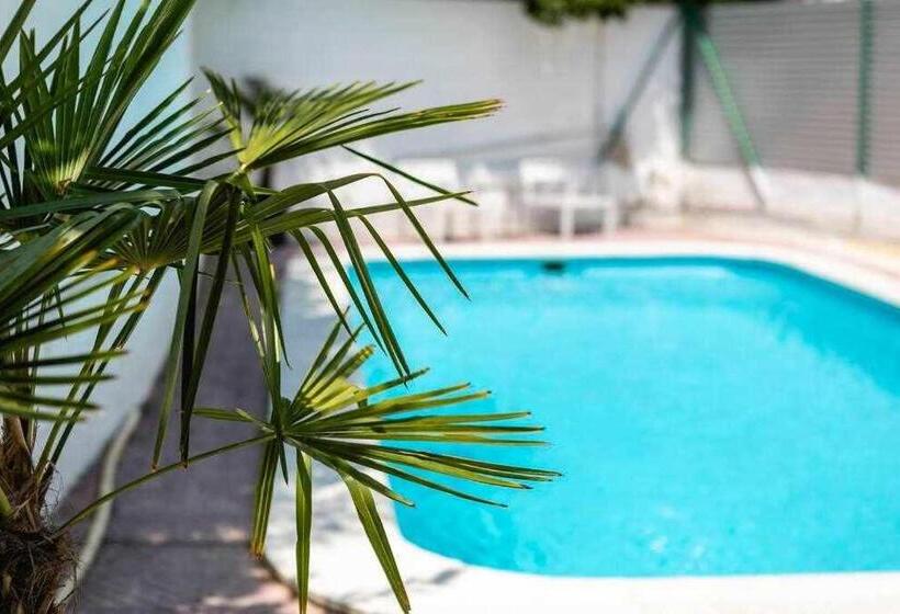 اتاق استاندارد, Newly Renovated Room W Pool & Bikeparking