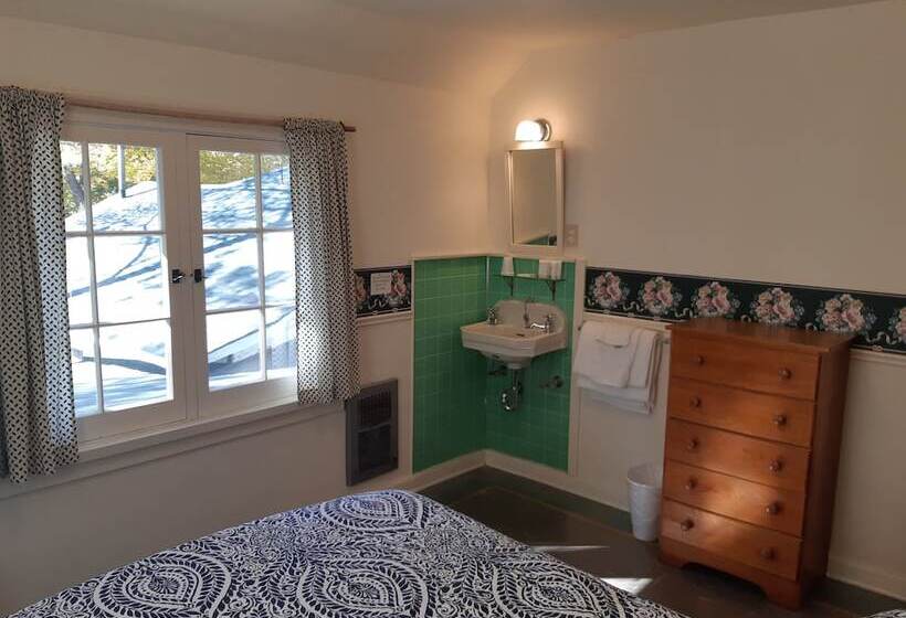Люкс, Miners Bay Lodge