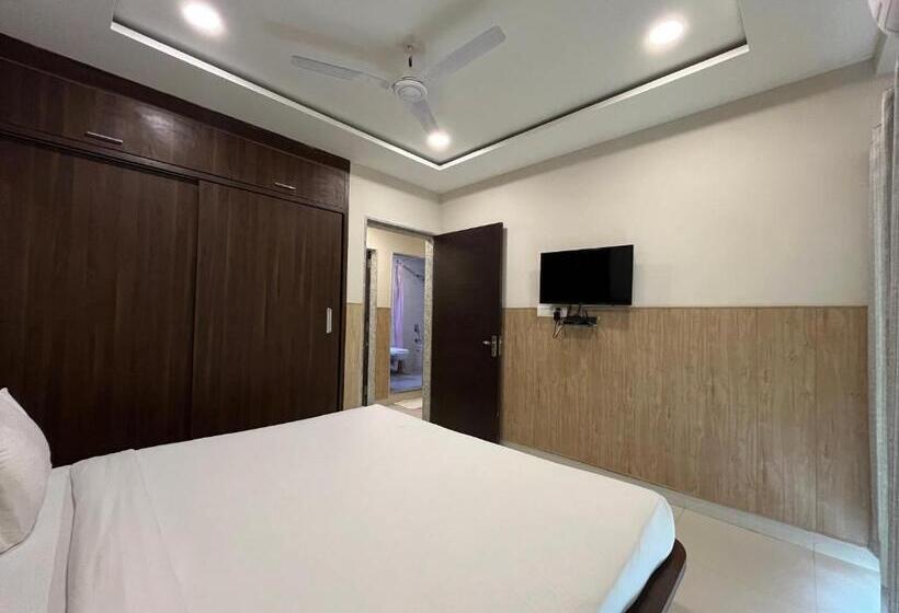Family Suite, Shri Radha Nikunj   Opposite Prem Mandir