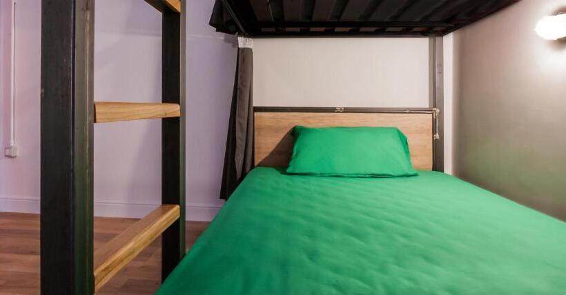 تختخواب در اتاق مشترک, The Yard Hostel