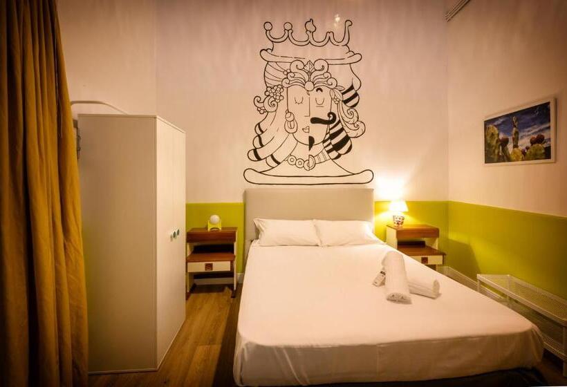 اتاق استاندارد, The Yard Hostel