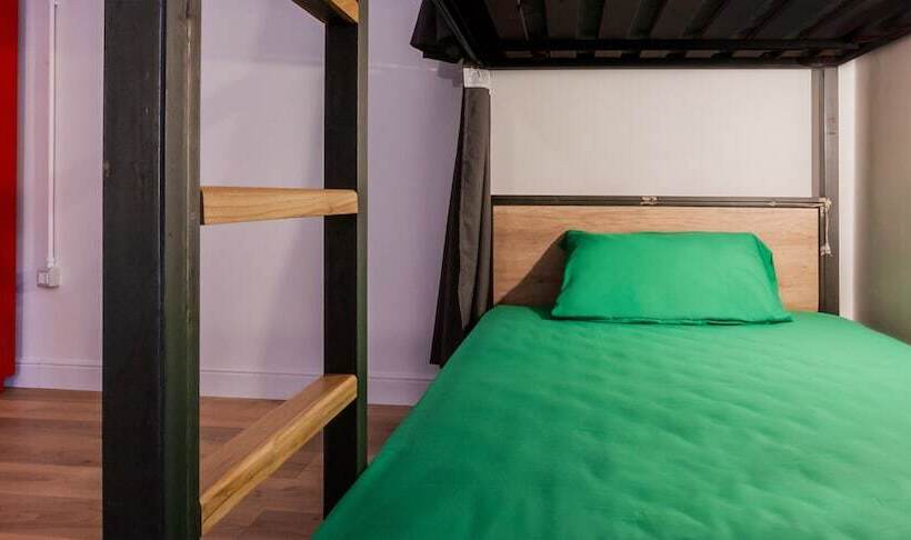 تختخواب در اتاق مشترک, The Yard Hostel