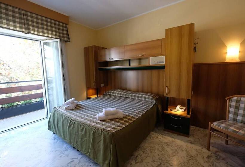 标准间, B&b Pescofalcone