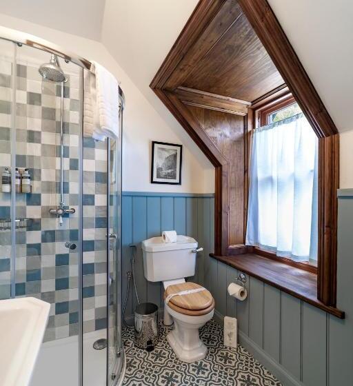 اتاق لوکس با تخت بزرگ, Rokeby Manor