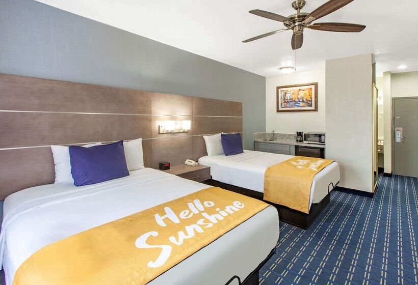 Номер Стандарт 2 Двуспальные Кровати, Days Inn & Suites By Wyndham Webster Nasaclearlakehouston