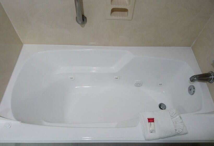 Номер Стандарт 2 Двуспальные Кровати, Days Inn & Suites By Wyndham Webster Nasaclearlakehouston