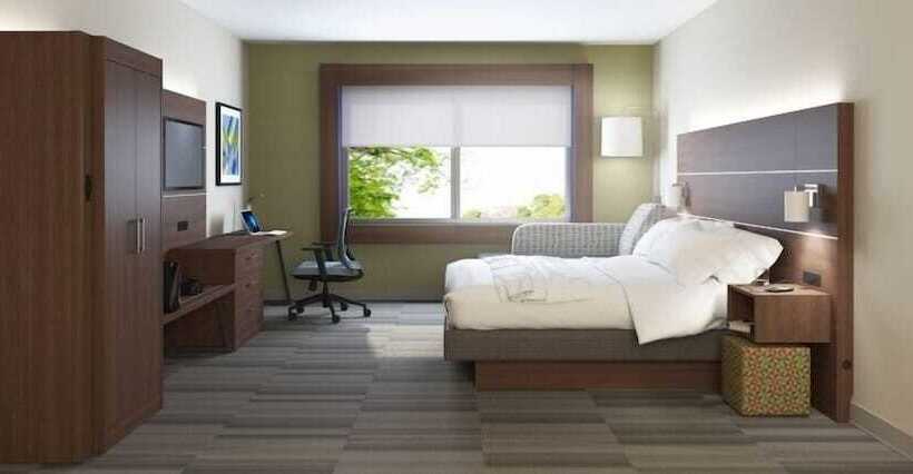 Номер Стандарт, Holiday Inn Express   Canton, An Ihg