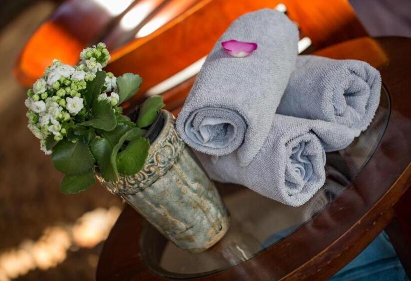 Номер Deluxe Кровать Кинг, Spacube Luxury Suites And Spa