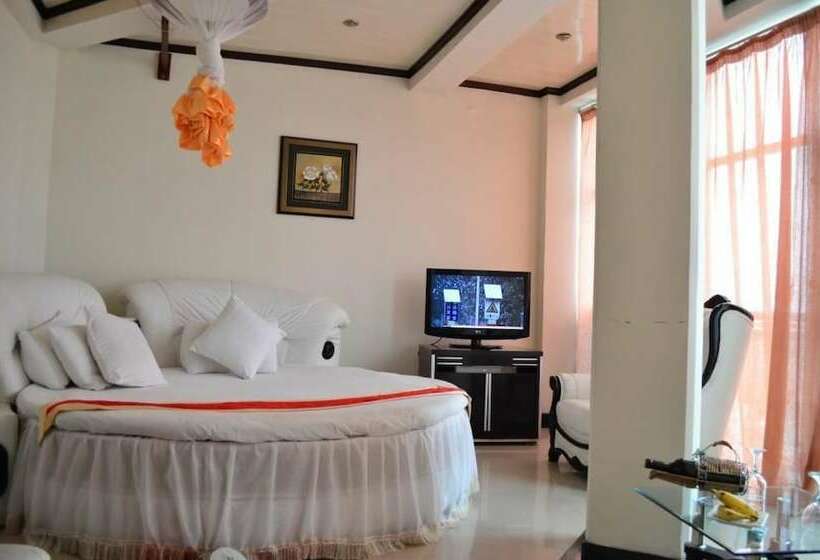 سوییت لوکس, Lewi Hotel Piazza