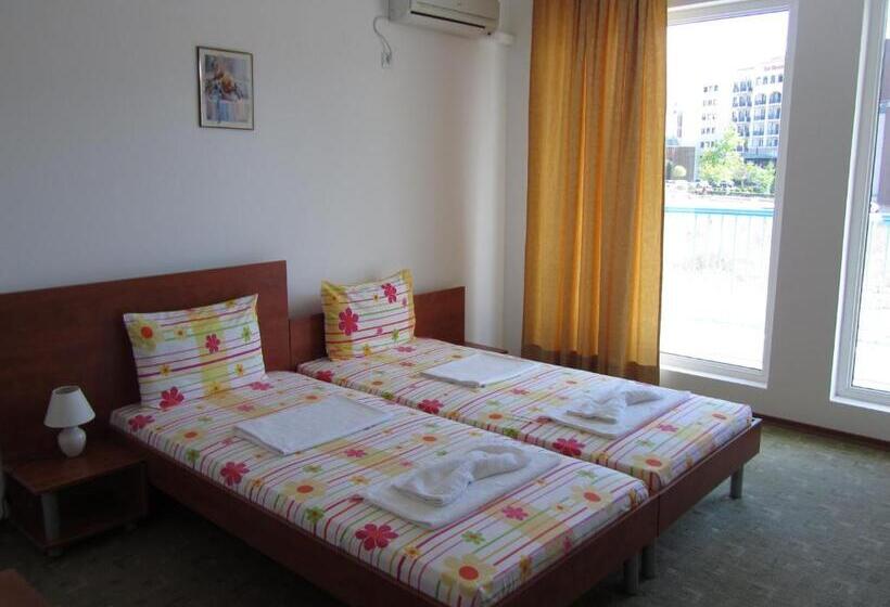 חדר סטנדרט עם מרפסת, Lilia Guest House