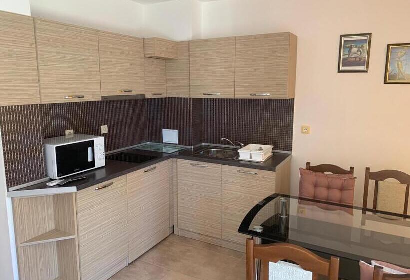 شقة غرفة نوم واحدة مزودة بشُرفة, Lilia Guest House