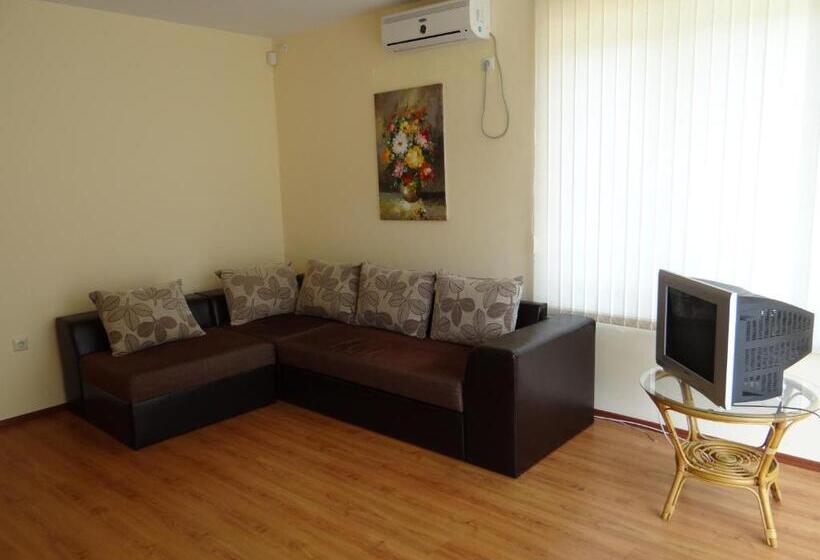 דירת שני חדרים עם מרפת, Lilia Guest House