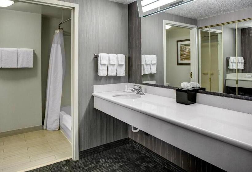 Люкс Кровать Кинг, Courtyard By Marriott Cleveland Westlake