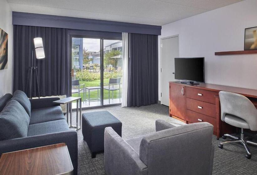 Люкс Кровать Кинг, Courtyard By Marriott Detroit Troy