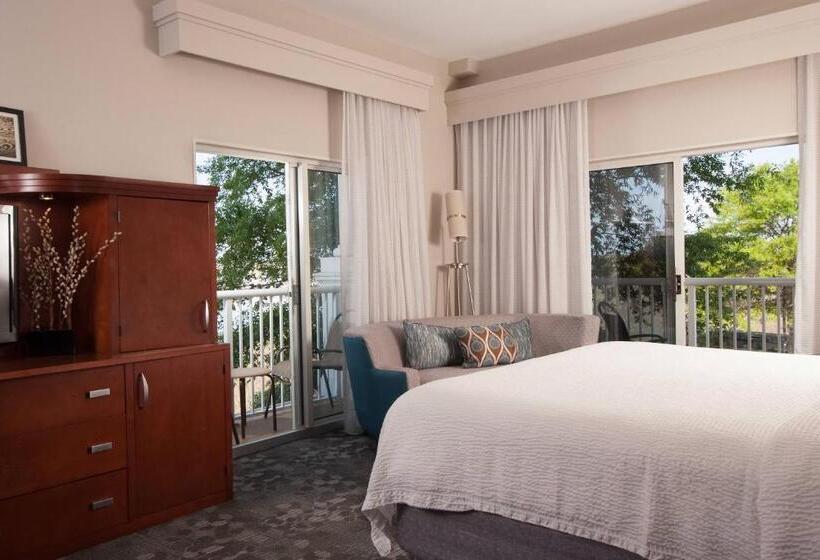 스탠다드 룸 킹사이즈 침대, Courtyard Charleston Waterfront