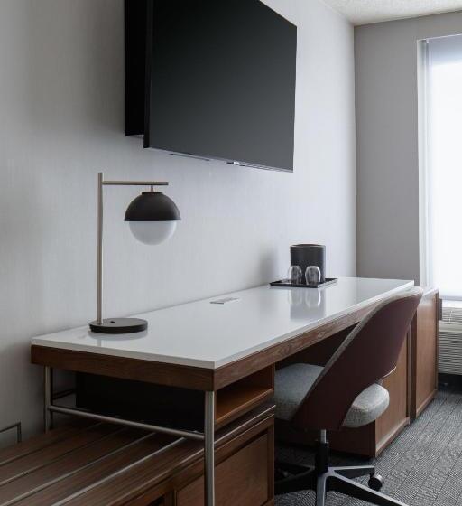 Suite Cama King, Courtyard By Marriott Chicago Downtown/river North