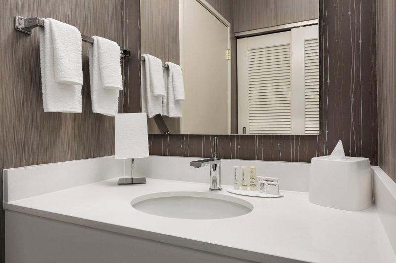 스탠다드 룸 킹사이즈 침대, Courtyard By Marriott Roseville