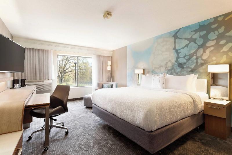 스탠다드 룸 킹사이즈 침대, Courtyard By Marriott Roseville