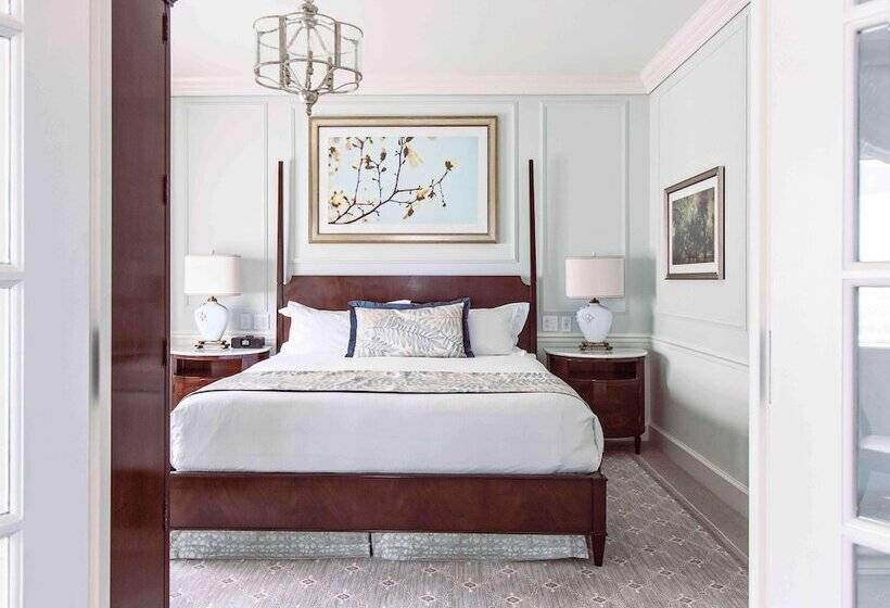 جناح, The Charleston Place