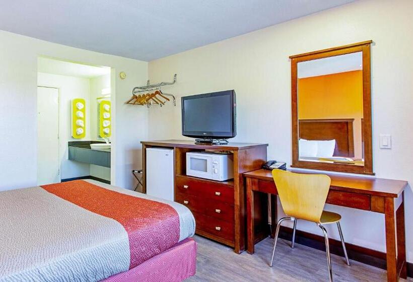 Номер Deluxe, Motel 6 Pendleton, Or  West