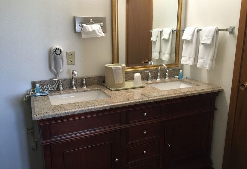 Номер Стандарт, Crest Country Inn