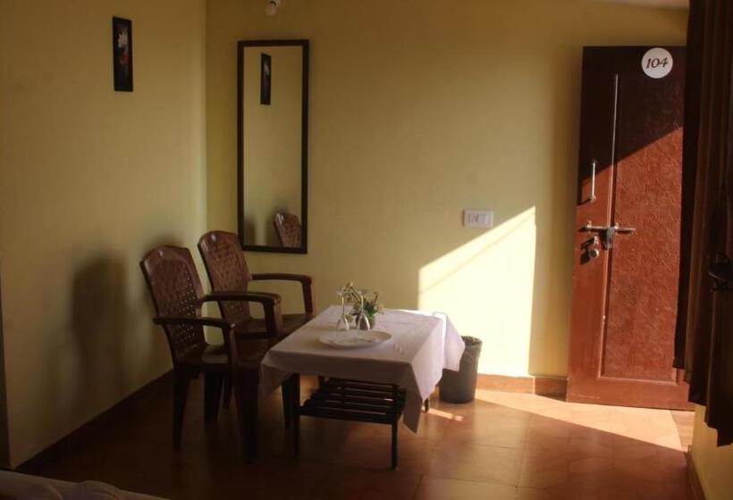 标准间带山景, Kollanoor Guest House
