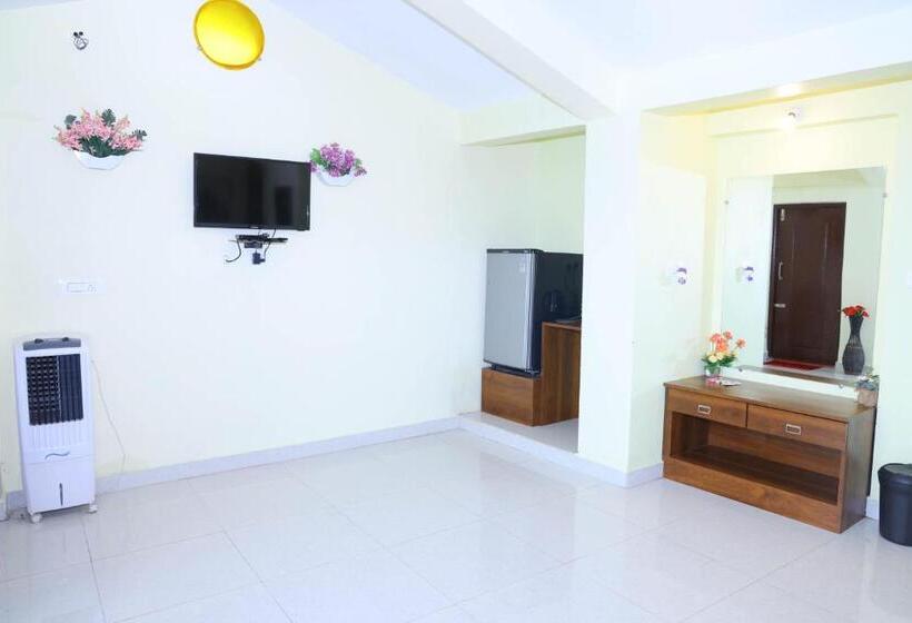 标准间带阳台, Kollanoor Guest House