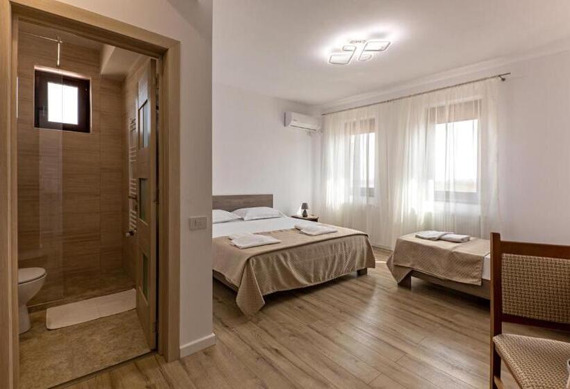 Номер Стандарт Трехместный, Airport House