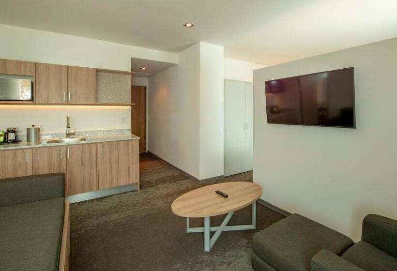 带大床的套房, Holiday Inn & Suites   Merida La Isla, An Ihg