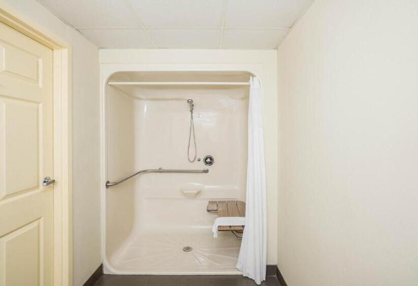 带大床的标准间, Days Inn By Wyndham Clarksville North Exit 4