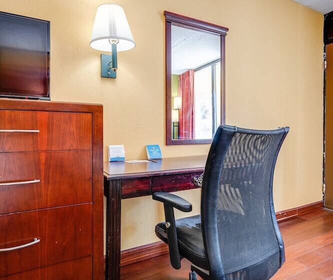 غرفه قياسيه سريرين مزدوجين, Days Inn By Wyndham Nashville Saint Thomas West Hospital