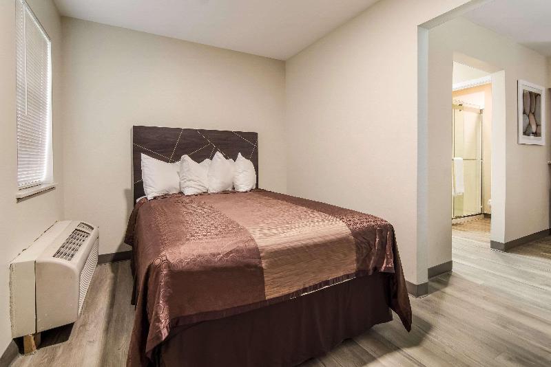 Люкс Кровать Кинг, Quality Inn & Suites Dallas Cityplace