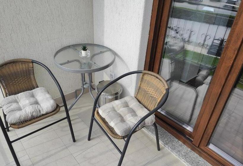 3 Bett Standardzimmer Balkon, Viktor Rooms And Apartments