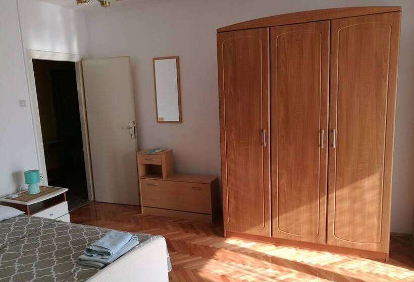 Deluxe Zimmer, Viktor Rooms And Apartments