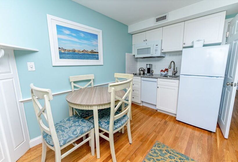 Люкс, Edgewater Beach Resort