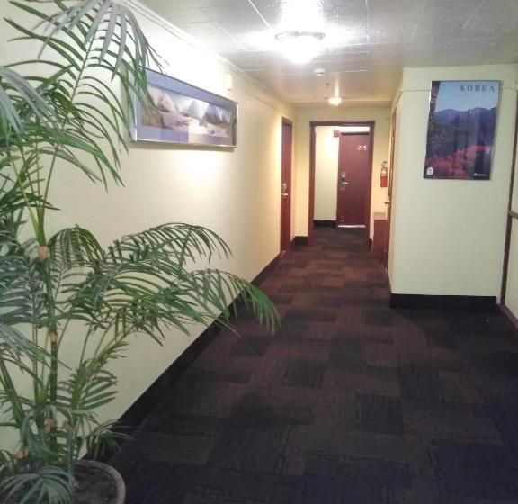 סוויטת ג'וניור, Econo Inn Anchorage