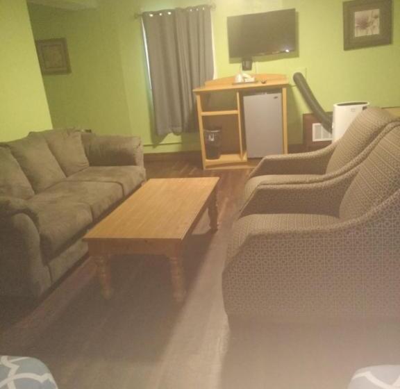 סוויטה דלוקס, Econo Inn Anchorage