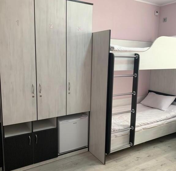 اتاق استاندارد سه نفره, Guest House Max